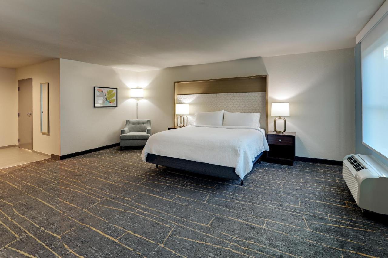 Holiday Inn Mobile Airport By Ihg Bagian luar foto