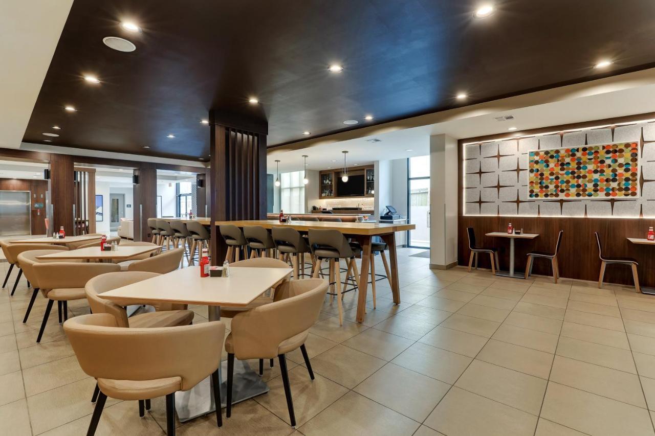 Holiday Inn Mobile Airport By Ihg Bagian luar foto